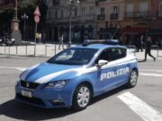 Cagliari, brutale aggressione in Piazza Yenne: giovane straniero ferito