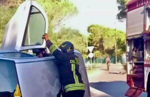 Porto Torres, auto si ribalta sulla Sp81: un ferito in ospedale