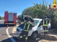 Oristano, si scontra con un’auto e poi esce di strada: tre persone coinvolte