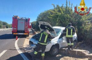 Oristano, si scontra con un’auto e poi esce di strada: tre persone coinvolte