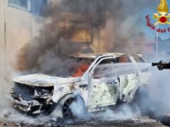 Paura a Tramatza, auto prende fuoco nell’area di sosta