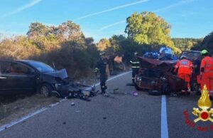 Tragedia ad Aglientu, scontro frontale tra due auto: un morto e due feriti