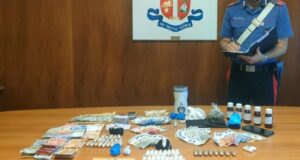Sassari, scappa dai Carabinieri ma li porta in un laboratorio di droga: 3 arresti