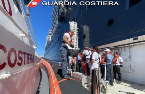 Emergenza in mare al largo di Cagliari, passeggera di una nave colpita da ictus