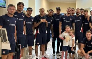 Il Cagliari accoglie Emanuele, piccolo tifoso che affronta una dura battaglia