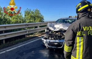 Macomer, violento scontro tra un’auto e un camion: ferita una donna