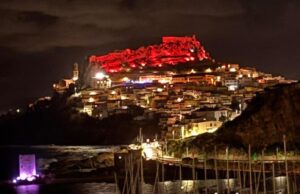 Omicidio Cinzia Pinna, in rosso la fortezza di Castelsardo contro violenza sulle donne