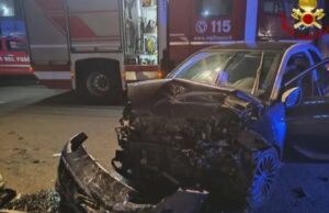Violento frontale a Cagliari: scontro tra auto, due feriti in ospedale