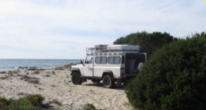 Siniscola, entrano in spiaggia con il fuoristrada: 4 persone multate