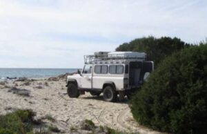 Siniscola, entrano in spiaggia con il fuoristrada: 4 persone multate