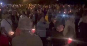 Cinzia Pinna, migliaia di persone a Castelsardo per la fiaccolata in suo ricordo