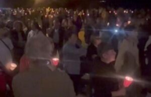 Cinzia Pinna, migliaia di persone a Castelsardo per la fiaccolata in suo ricordo