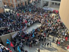 Cagliari, protesta dei dipendenti degli enti locali sotto il Consiglio regionale