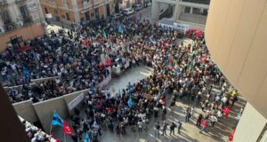 Cagliari, protesta dei dipendenti degli enti locali sotto il Consiglio regionale