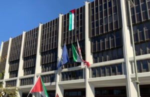 Cagliari, corteo per Gaza: bandiera palestinese sul palazzo Consiglio Regionale