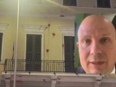 Cagliari, imbrattano sede Fratelli d’Italia durante corteo per Gaza: “Vandali”