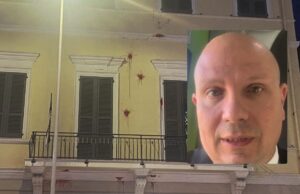 Cagliari, imbrattano sede Fratelli d’Italia durante corteo per Gaza: “Vandali”