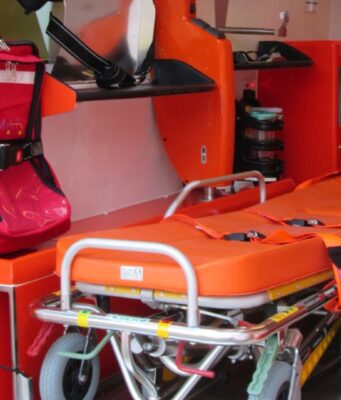 Incidente Macomer, scontro tra auto e camion trasporto cavalli: un ferito