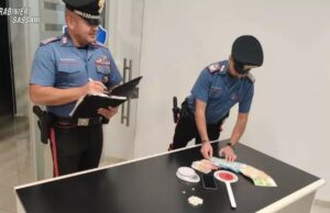 Valledoria, in casa market di cocaina ed eroina: un uomo arrestato