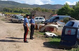 Maracalagonis, discarica abusiva con auto rubate: denunciato un 48enne