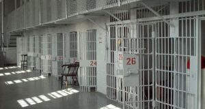 Carcere di Bancali, detenuto aggredisce a testate un poliziotto della penitenziaria