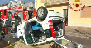 Ghilarza, scontro tra due auto e una si ribalta: non ci sono feriti gravi
