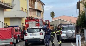 Si barrica in casa a Olbia: convinto a scendere dal tetto dopo ore di trattative
