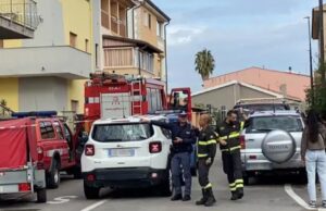 Si barrica in casa a Olbia: convinto a scendere dal tetto dopo ore di trattative