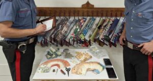 Sestu, in casa oltre 30mila euro e droga pronta allo spaccio: 24enne arrestato