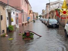 Nubifragio a Olbia, strade e sottopassaggi allagati con persone bloccate in casa