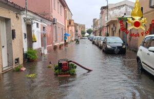Nubifragio a Olbia, strade e sottopassaggi allagati con persone bloccate in casa