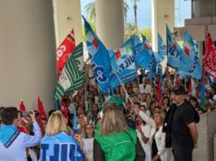 Cagliari, la protesta dei farmacisti sotto il Consiglio regionale: “Stipendi inadeguati”