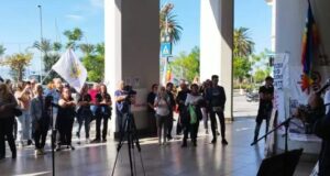 Fabbrica di bombe in Sardegna, protesta sotto il palazzo del Consiglio Regionale