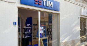 Oristano, furto con scasso in un centro Tim: bottino da oltre 20.000€