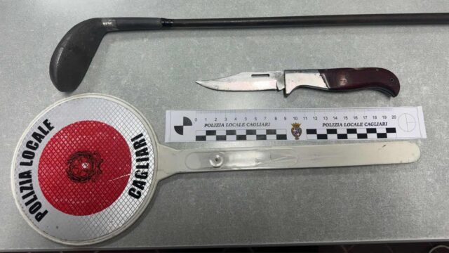 coltello e mazza da golf sequestrati