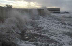 Maltempo Sardegna, disagi per le forti raffiche di vento e violente mareggiate