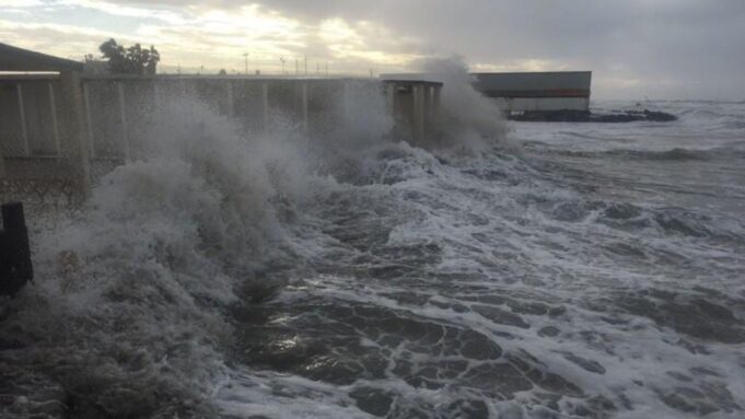 Allerta meteo in Sardegna: previsti forti venti di burrasca e mareggiate