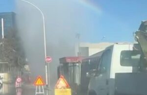 Pirri, condotta dell’acqua esplode durante i lavori in corso sulla strada | Video