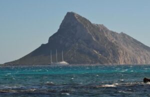 Tavolara, in difficoltà con il kayak causa maltempo: salvati due uomini in mare