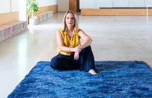 La cagliaritana Eleonora Todde e il suo tappeto vincono il Festival “Materia”