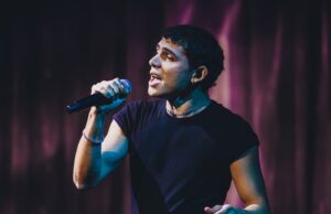 EroCaddeo si supera a X-Factor: standing ovation per la sua “Sere Nere”