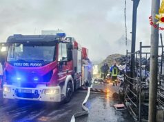 Macchiareddu, grosso incendio in un capannone: Vigili del fuoco in azione per ore