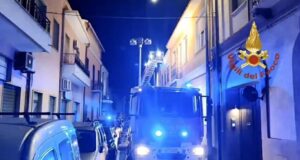 Paura a Quartucciu, grosse fiamme sul tetto di una casa