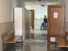 Attimi di paura al tribunale di Tempio, crolla il controsoffitto: locali evaquati