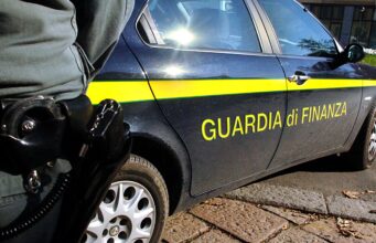 Olbia, sbarca con mezzo chilo di hashish: 22enne romano finisce in manette