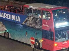 Sardegna nel mondo, Cala Goloritzè e La Pelosa nei bus a due piani di Londra