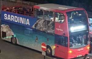 La Sardegna a Londra, Cala Goloritzè e La Pelosa nei bus a due piani