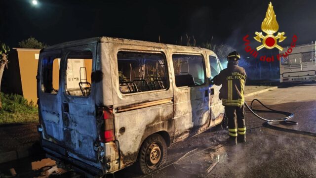 alghero-furgone-incendiato