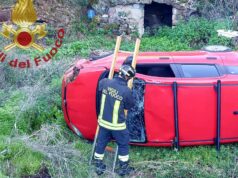 Sorradile, auto esce fuori strada e si ribalta: un ferito