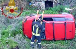 Sorradile, auto esce fuori strada e si ribalta: un ferito